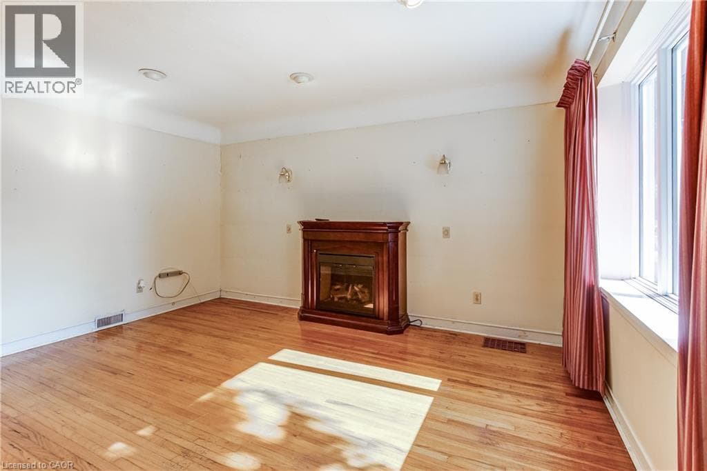 Single Family at 230 EAST 33RD Street, Hamilton, Ontario - Photo 7 - RE/MAX Garden City Realty