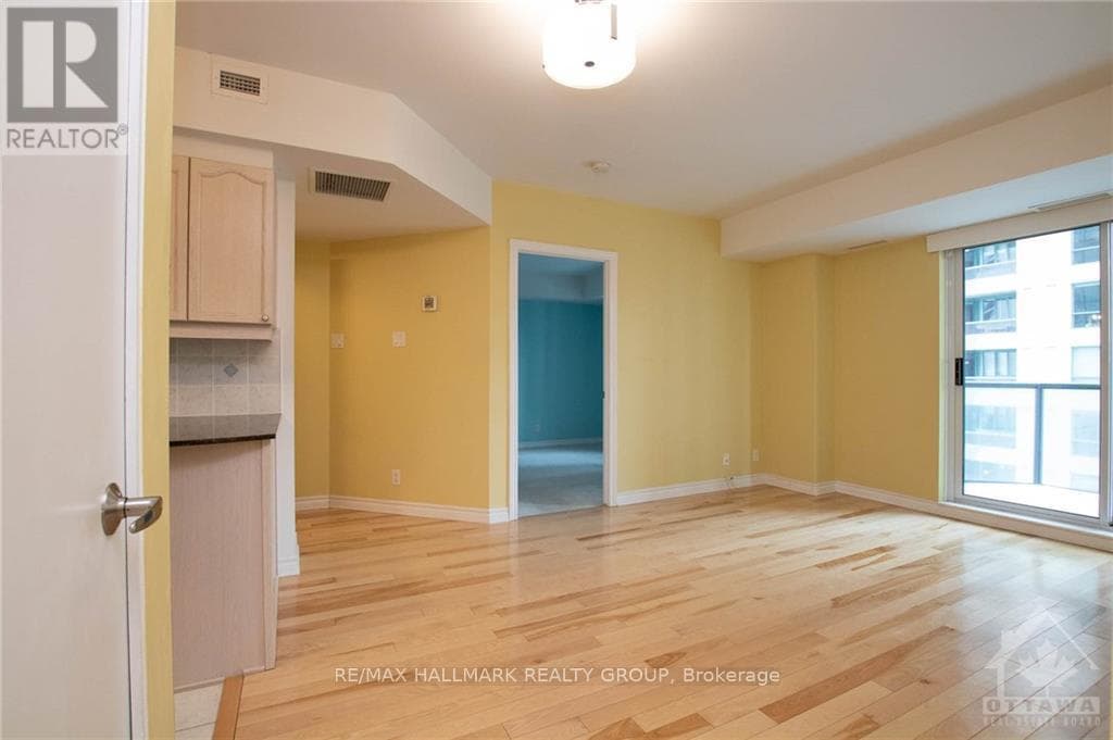 Single Family at 1405- 445 Laurier Avenue, Ottawa, Ontario - Photo 10 - RE/MAX Garden City Realty