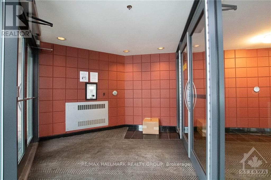 Single Family at 1405- 445 Laurier Avenue, Ottawa, Ontario - Photo 3 - RE/MAX Garden City Realty