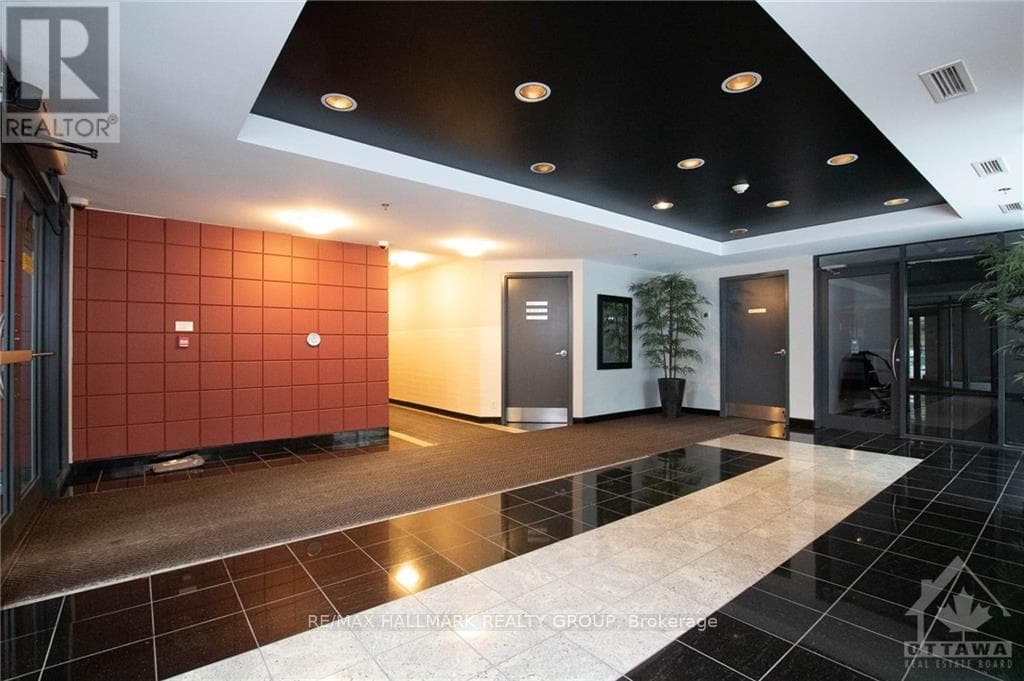 Single Family at 1405- 445 Laurier Avenue, Ottawa, Ontario - Photo 4 - RE/MAX Garden City Realty
