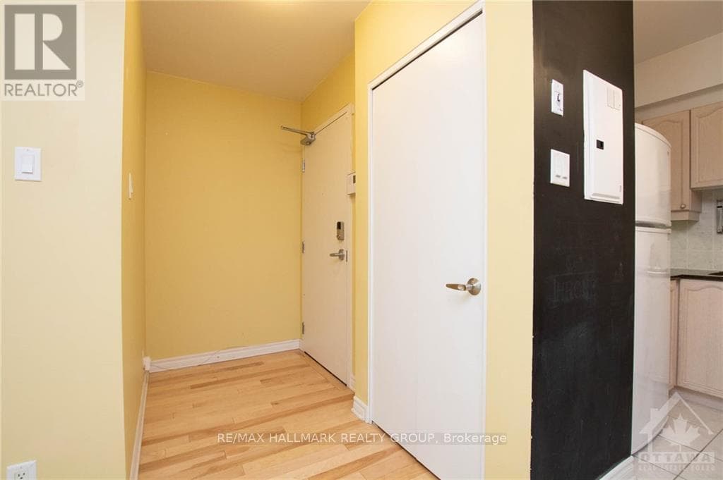 Single Family at 1405- 445 Laurier Avenue, Ottawa, Ontario - Photo 9 - RE/MAX Garden City Realty