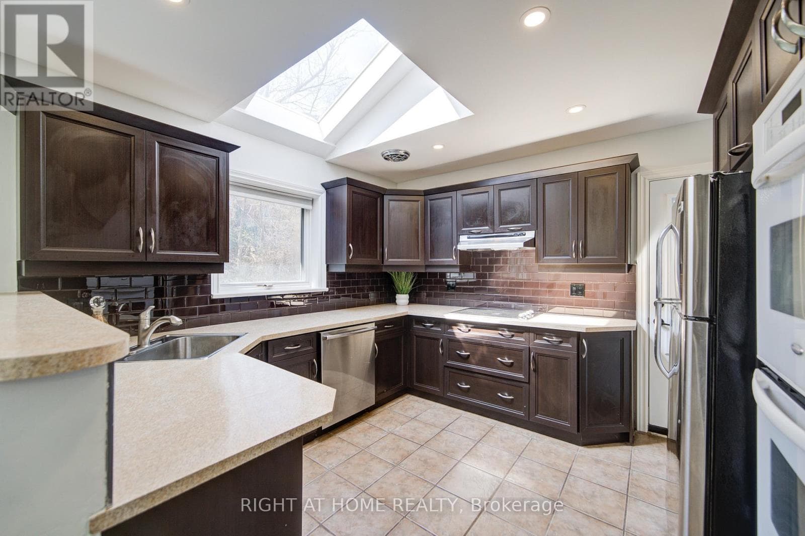Single Family at 326 Jaybell Grove, Toronto (Rouge), Ontario - Photo 7 - RE/MAX Garden City Realty