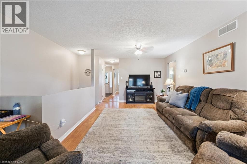 Single Family at 8- 50 MIDLAND Drive, Kitchener, Ontario - Photo 9 - RE/MAX Garden City Realty