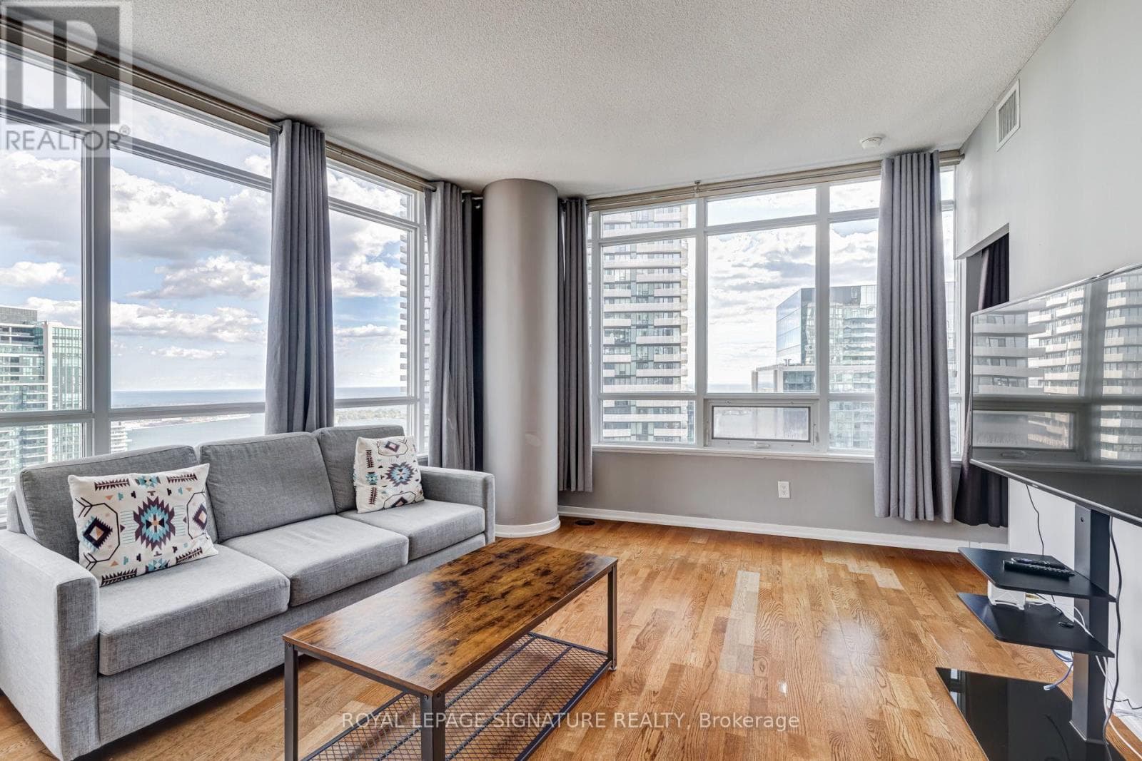 Single Family at 4310- 65 Bremner Boulevard, Toronto (Waterfront Communities), Ontario - Photo 10 - RE/MAX Garden City Realty