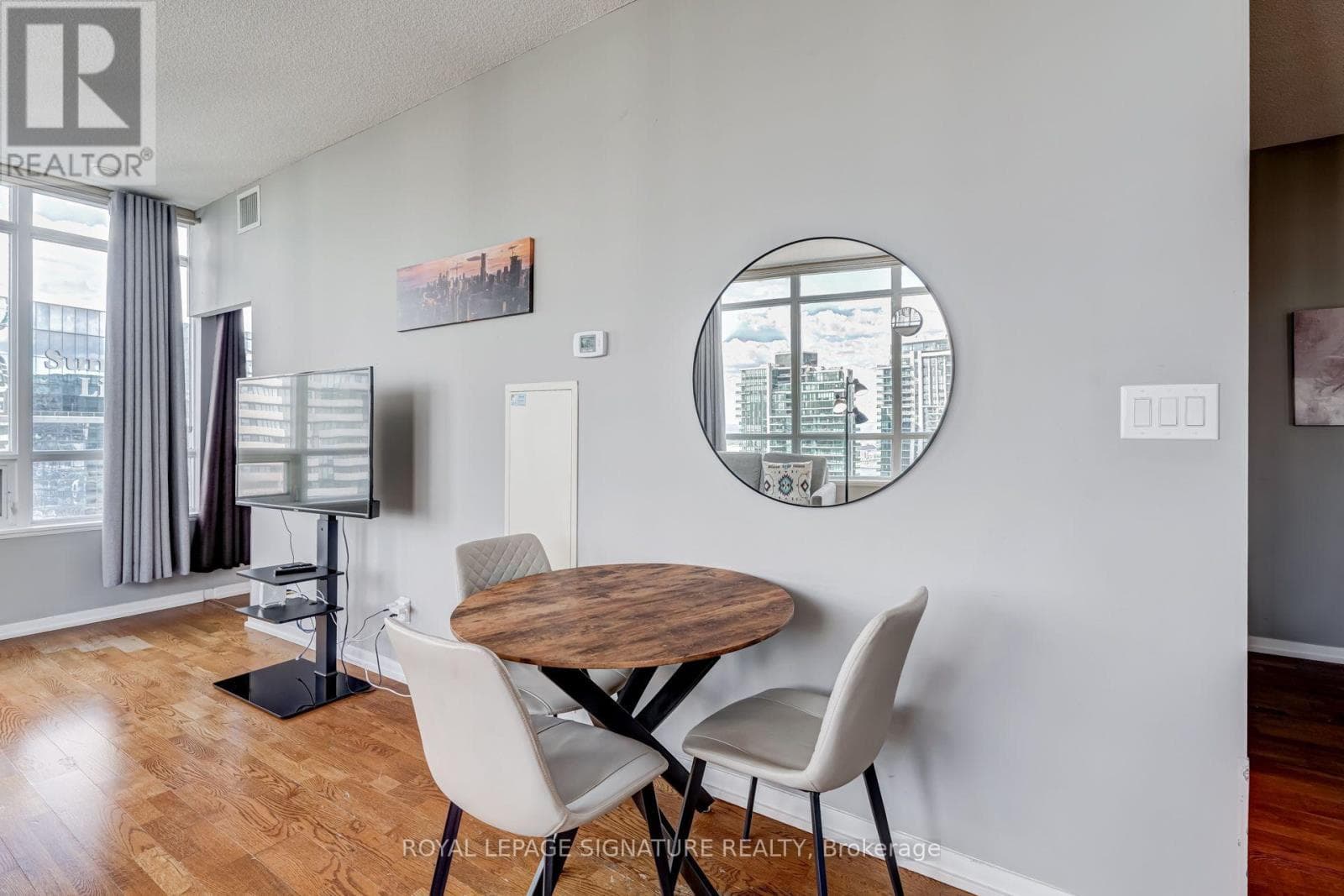 Single Family at 4310- 65 Bremner Boulevard, Toronto (Waterfront Communities), Ontario - Photo 8 - RE/MAX Garden City Realty