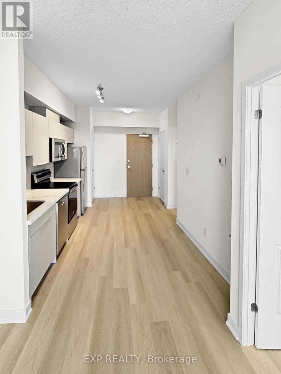 Single Family at 913- 2825 Jane Street, Toronto (Glenfield-Jane Heights), Ontario - Photo 3 - RE/MAX Garden City Realty