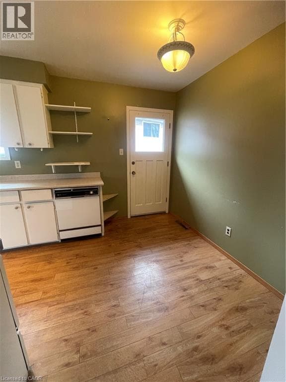 Single Family at 24 YEOVILLE Court, Hamilton, Ontario - Photo 6 - RE/MAX Garden City Realty