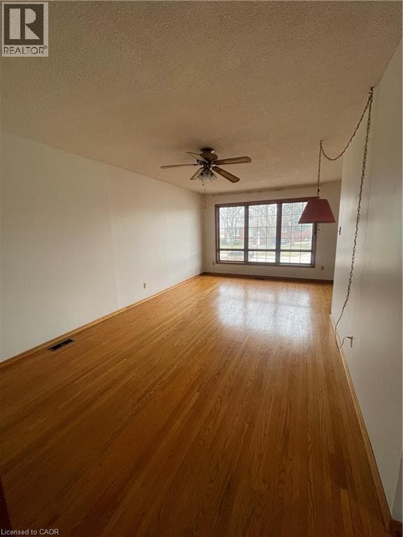 Single Family at 24 YEOVILLE Court, Hamilton, Ontario - Photo 7 - RE/MAX Garden City Realty