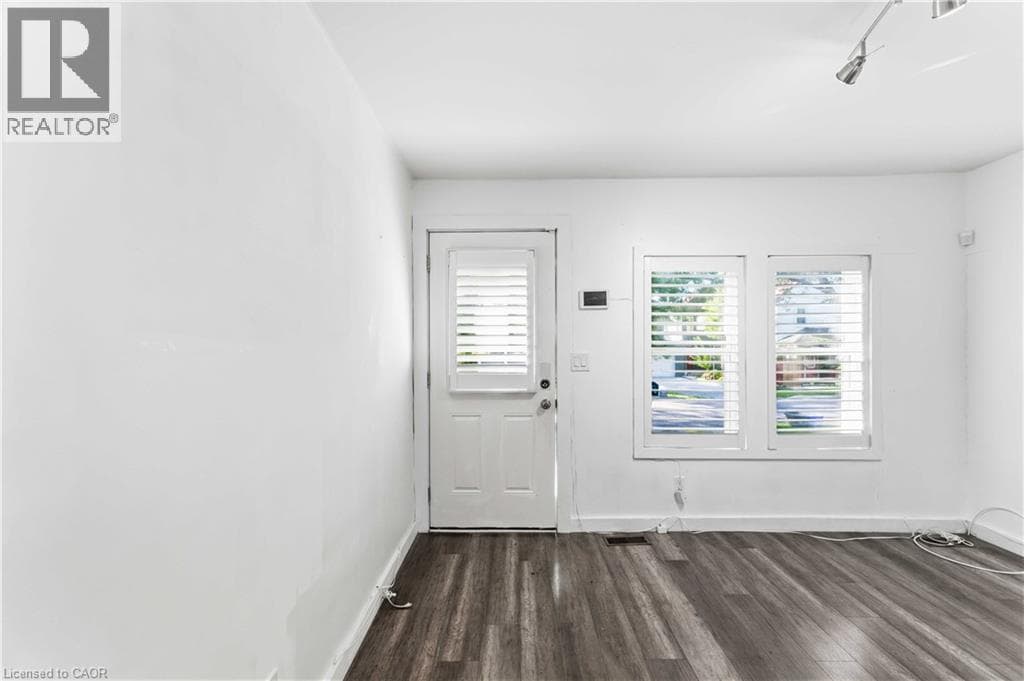 Single Family at 37 MAPLECREST Avenue, St. Catharines, Ontario - Photo 5 - RE/MAX Garden City Realty