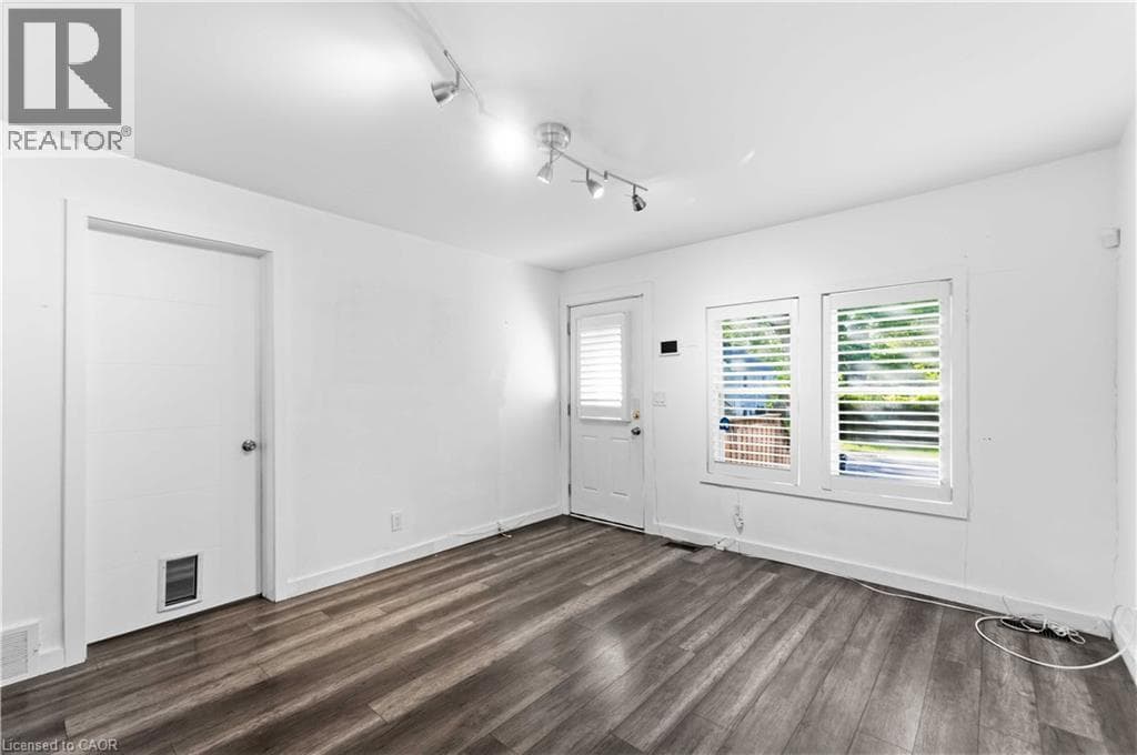 Single Family at 37 MAPLECREST Avenue, St. Catharines, Ontario - Photo 8 - RE/MAX Garden City Realty