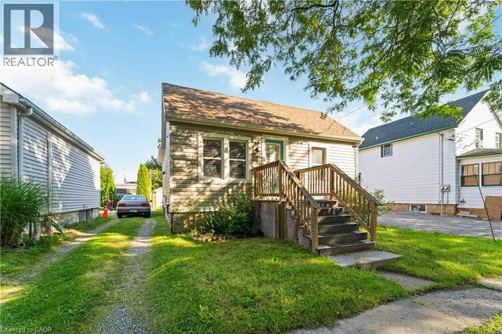 Single Family at 37 MAPLECREST Avenue, St. Catharines, Ontario - Photo 2 - RE/MAX Garden City Realty