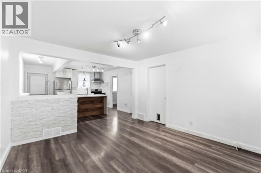 Single Family at 37 MAPLECREST Avenue, St. Catharines, Ontario - Photo 7 - RE/MAX Garden City Realty