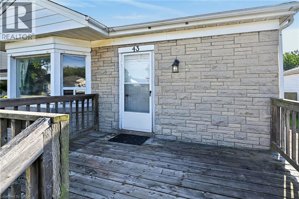 Single Family at 43 EAST 39TH Street, Hamilton, Ontario - Photo 3 - RE/MAX Garden City Realty