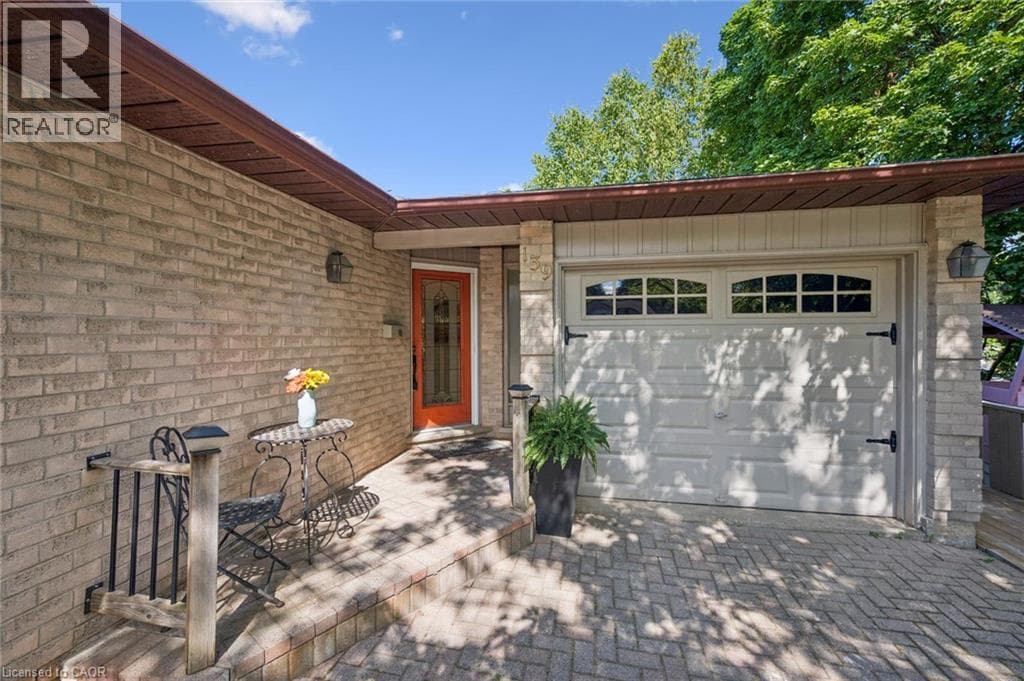 Single Family at 139 WESTVALE Drive, Waterloo, Ontario - Photo 4 - RE/MAX Garden City Realty