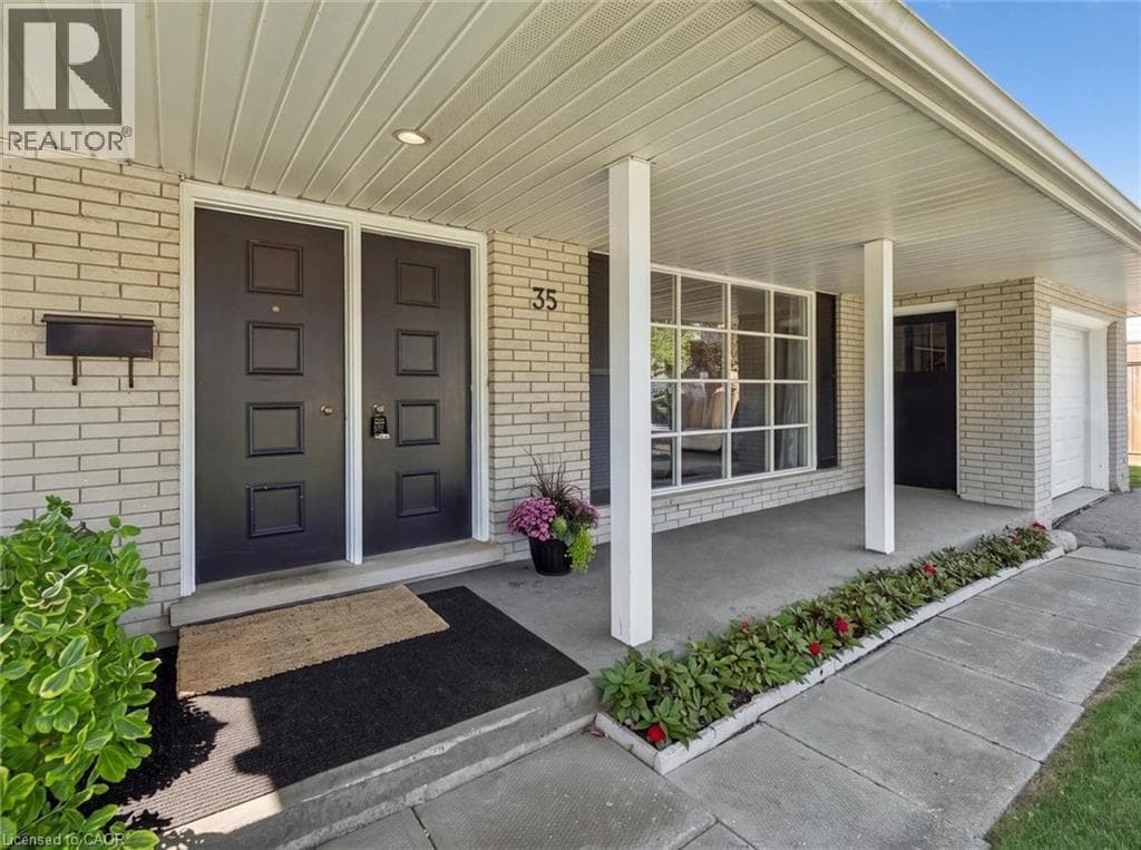Single Family at 35 CROSBY Drive, Kitchener, Ontario - Photo 4 - RE/MAX Garden City Realty