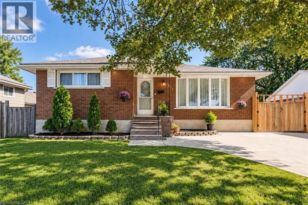 Single Family at 33 BELLINGHAM Drive, Hamilton, Ontario - Photo 2 - RE/MAX Garden City Realty