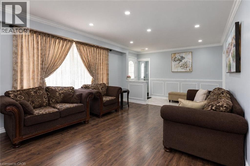 Single Family at 33 BELLINGHAM Drive, Hamilton, Ontario - Photo 8 - RE/MAX Garden City Realty