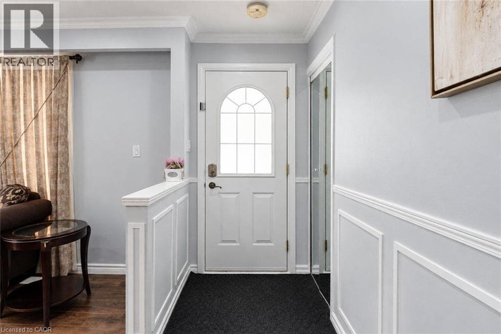 Single Family at 33 BELLINGHAM Drive, Hamilton, Ontario - Photo 6 - RE/MAX Garden City Realty