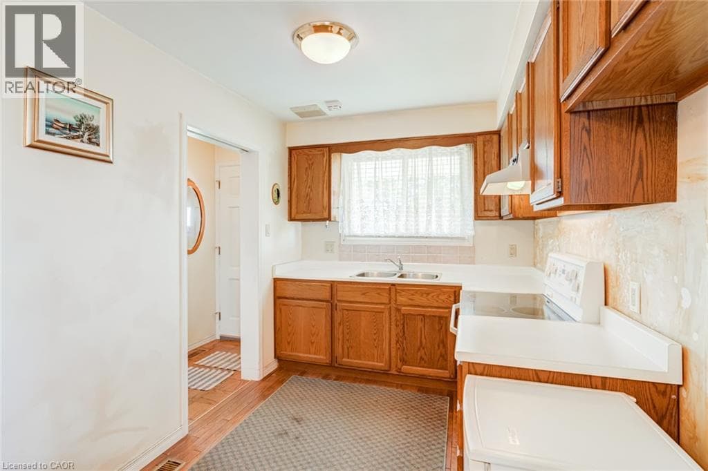 Single Family at 186 ADELINE Avenue, Hamilton, Ontario - Photo 10 - RE/MAX Garden City Realty