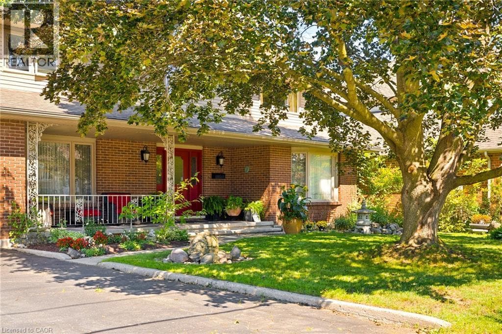 Single Family at 142 CARSON Drive, Kitchener, Ontario - Photo 4 - RE/MAX Garden City Realty