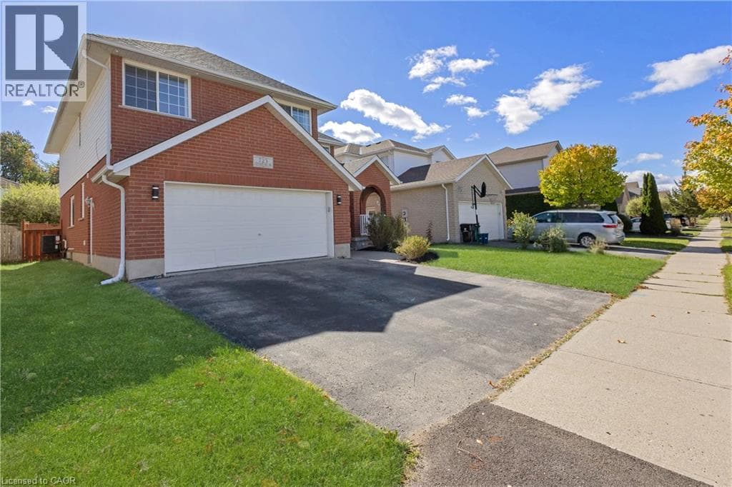 Single Family at 723 CHESAPEAKE Drive, Waterloo, Ontario - Photo 3 - RE/MAX Garden City Realty