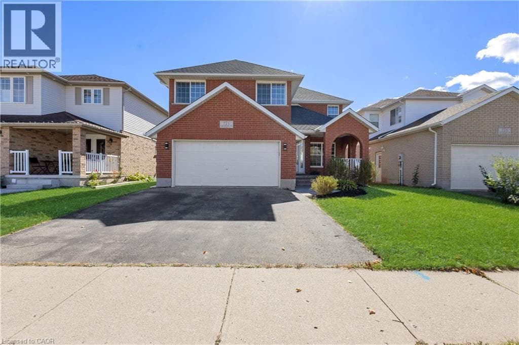 Single Family at 723 CHESAPEAKE Drive, Waterloo, Ontario - Photo 4 - RE/MAX Garden City Realty