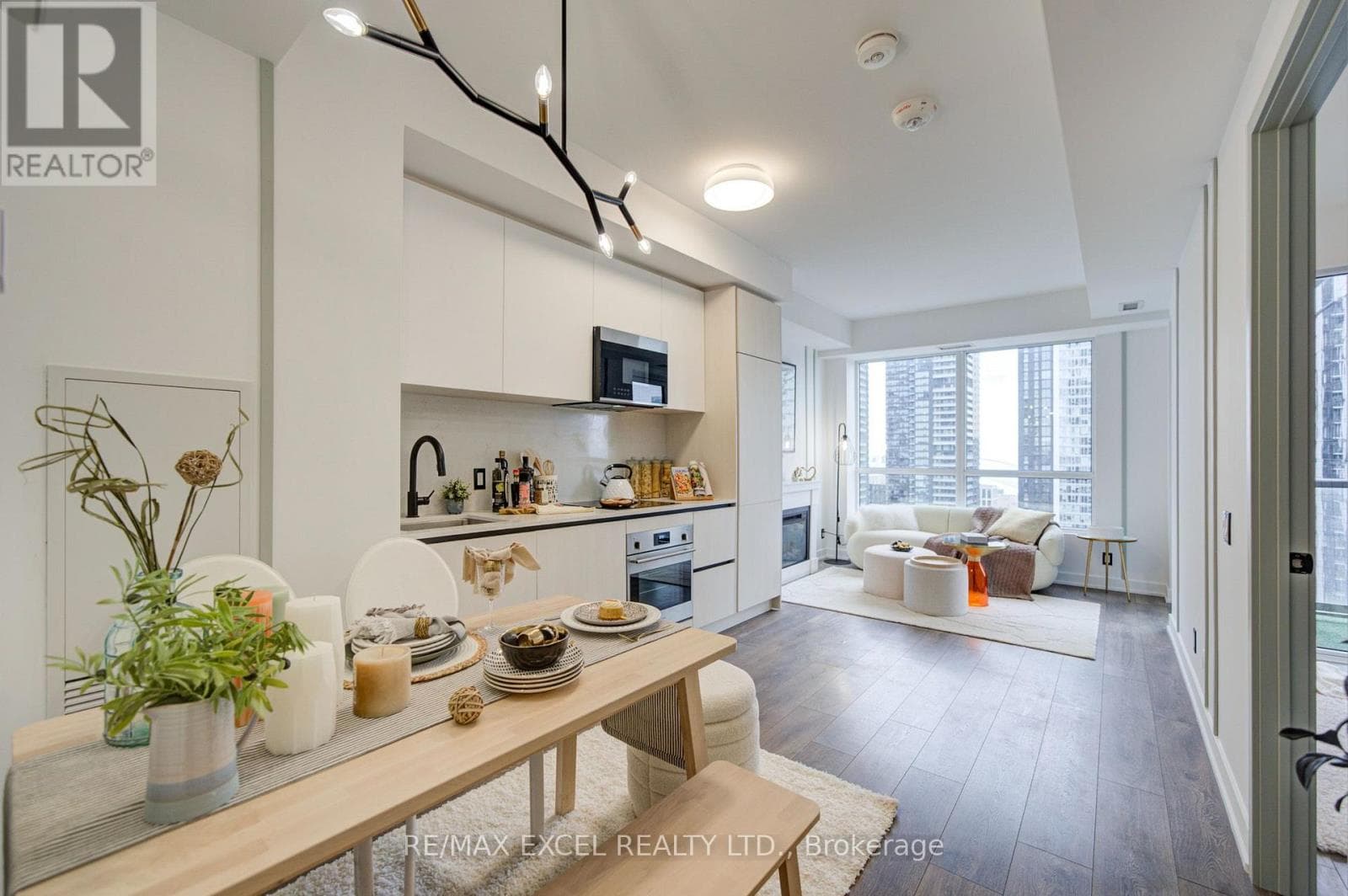 2708- 108 Peter Street