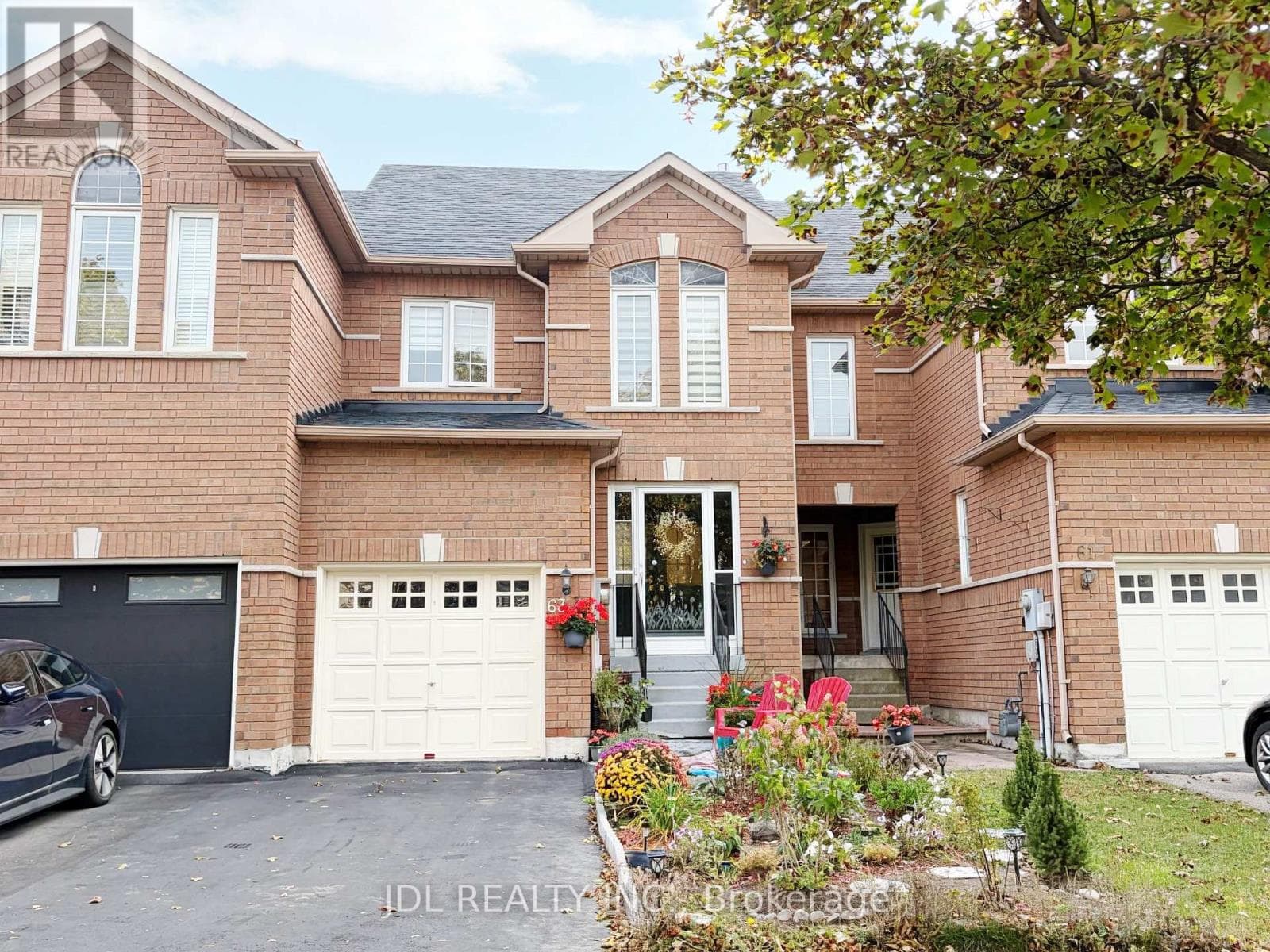 63 Peninsula Crescent