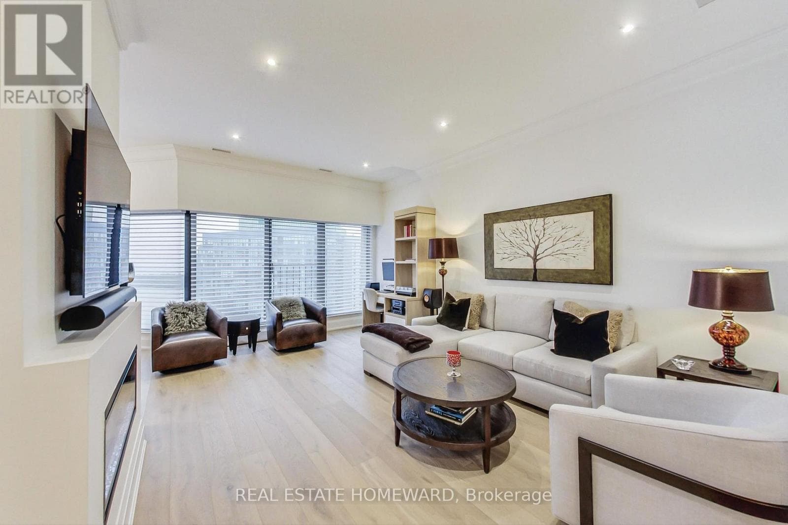 Single Family at 3612- 55 Harbour Square, Toronto (Waterfront Communities), Ontario - Photo 3 - RE/MAX Garden City Realty