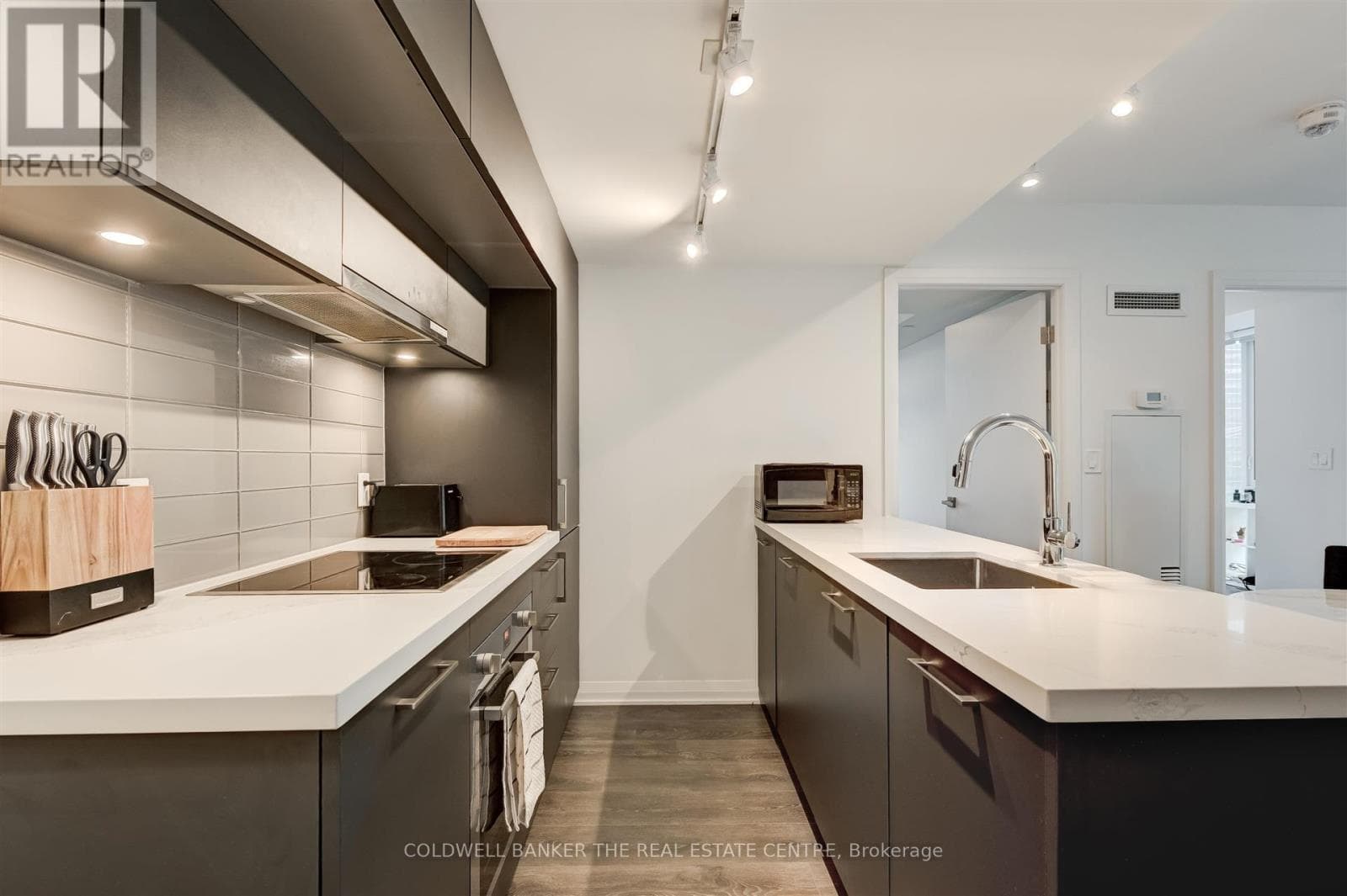 Single Family at 304- 99 Foxbar Road, Toronto (Yonge-St. Clair), Ontario - Photo 5 - RE/MAX Garden City Realty