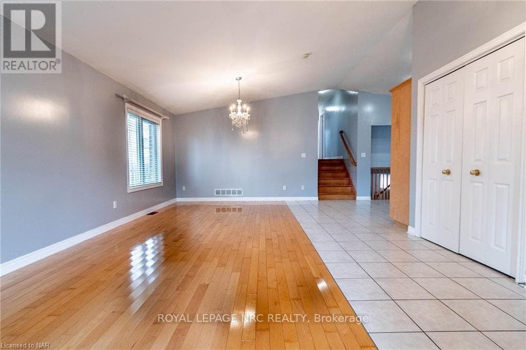Single Family at 7005 KELLY Drive, Niagara Falls (Forestview), Ontario - Photo 2 - RE/MAX Garden City Realty