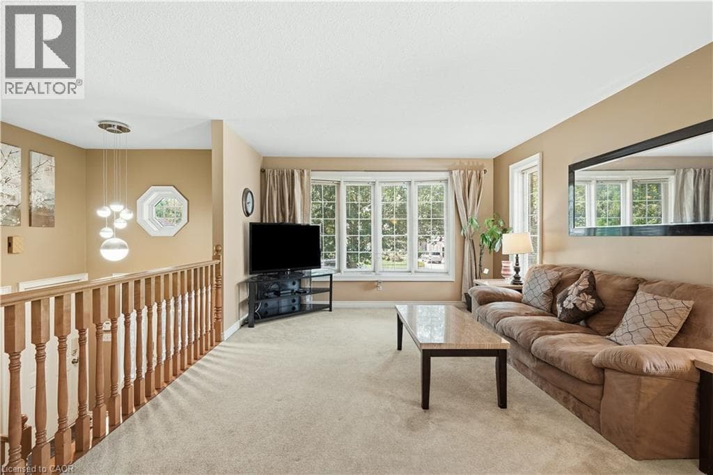 Single Family at 78 MONTGOMERY Road, Welland, Ontario - Photo 3 - RE/MAX Garden City Realty
