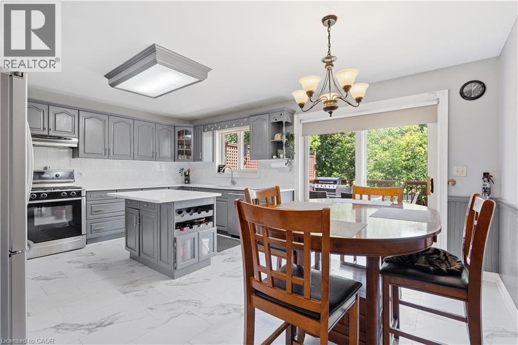 Single Family at 78 MONTGOMERY Road, Welland, Ontario - Photo 8 - RE/MAX Garden City Realty
