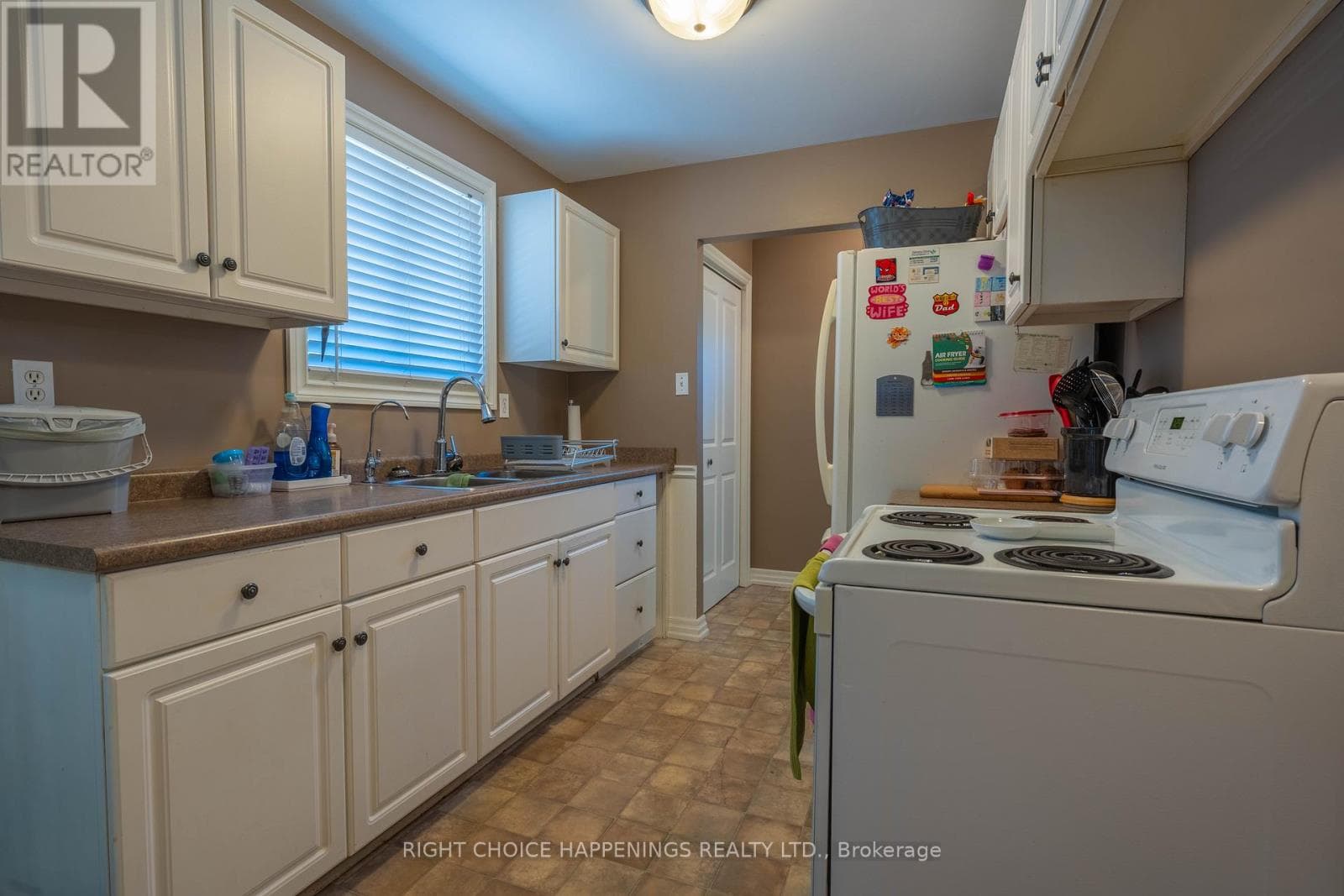 Single Family at 10 Newleaf Crescent, Welland (N. Welland), Ontario - Photo 7 - RE/MAX Garden City Realty