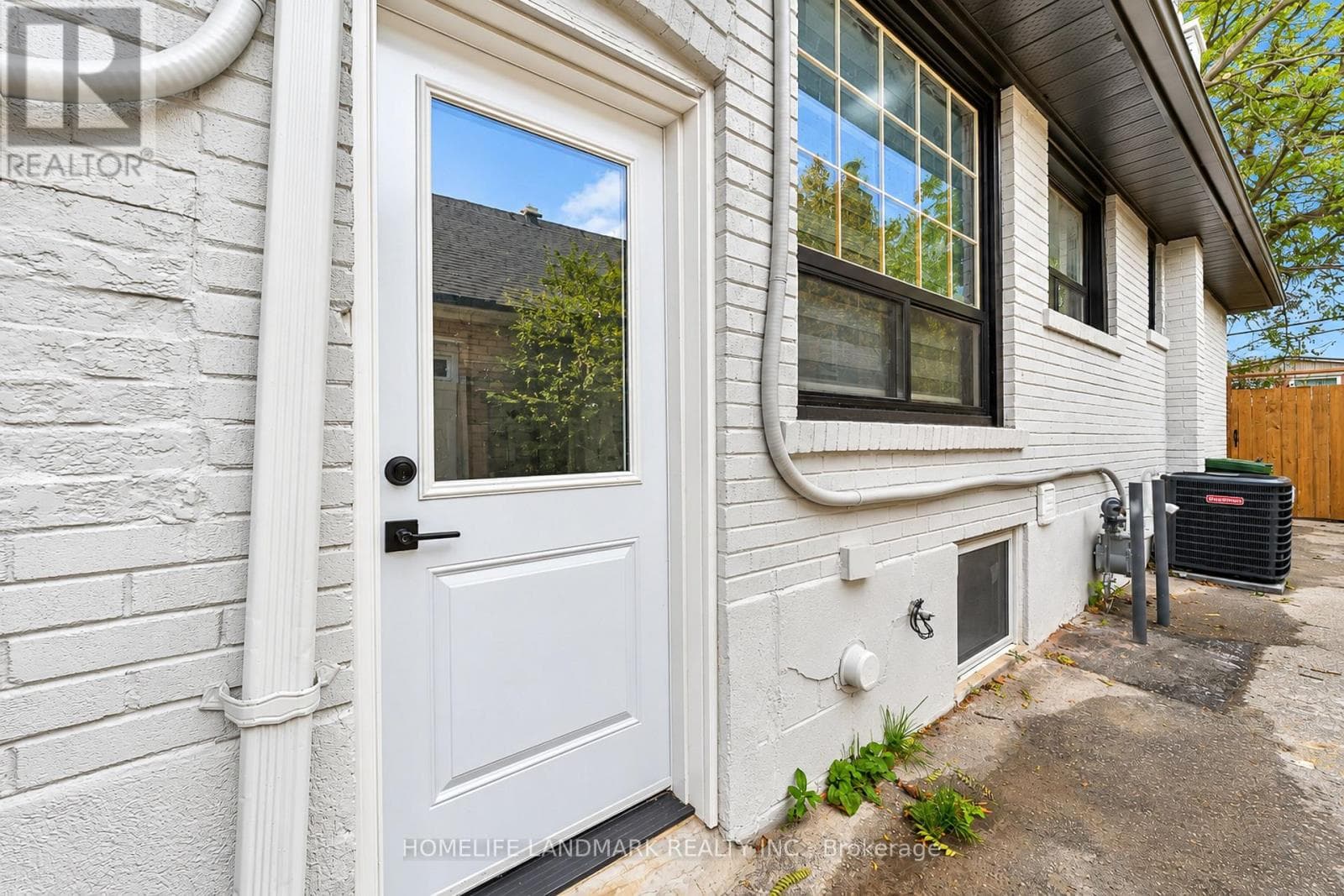 Single Family at Laurel Avenue, Toronto (Kennedy Park), Ontario - Photo 8 - RE/MAX Garden City Realty