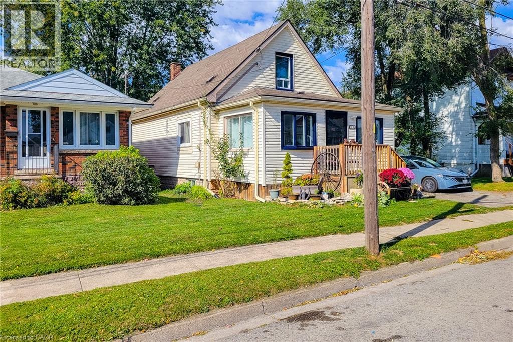 Single Family at 38 CLIFFORD Avenue, Welland, Ontario - Photo 3 - RE/MAX Garden City Realty