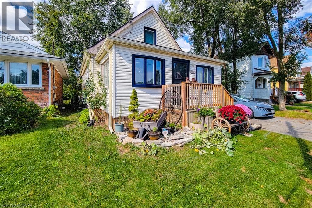 Single Family at 38 CLIFFORD Avenue, Welland, Ontario - Photo 6 - RE/MAX Garden City Realty