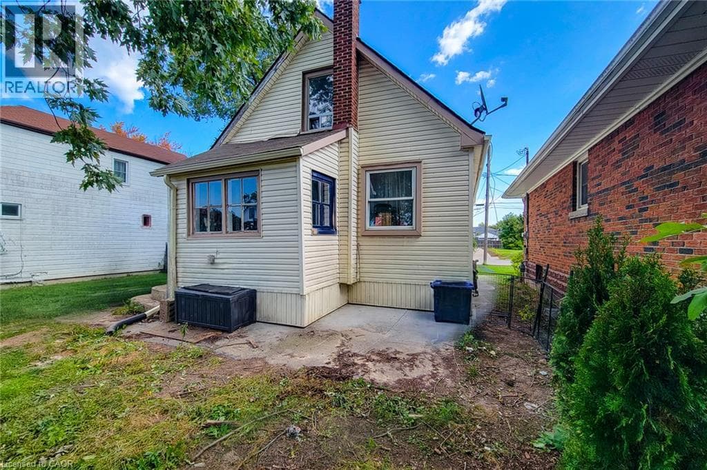 Single Family at 38 CLIFFORD Avenue, Welland, Ontario - Photo 7 - RE/MAX Garden City Realty