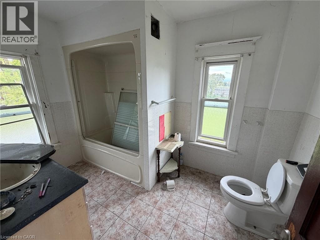 Single Family at 4445 JOHN Street, Niagara Falls, Ontario - Photo 10 - RE/MAX Garden City Realty