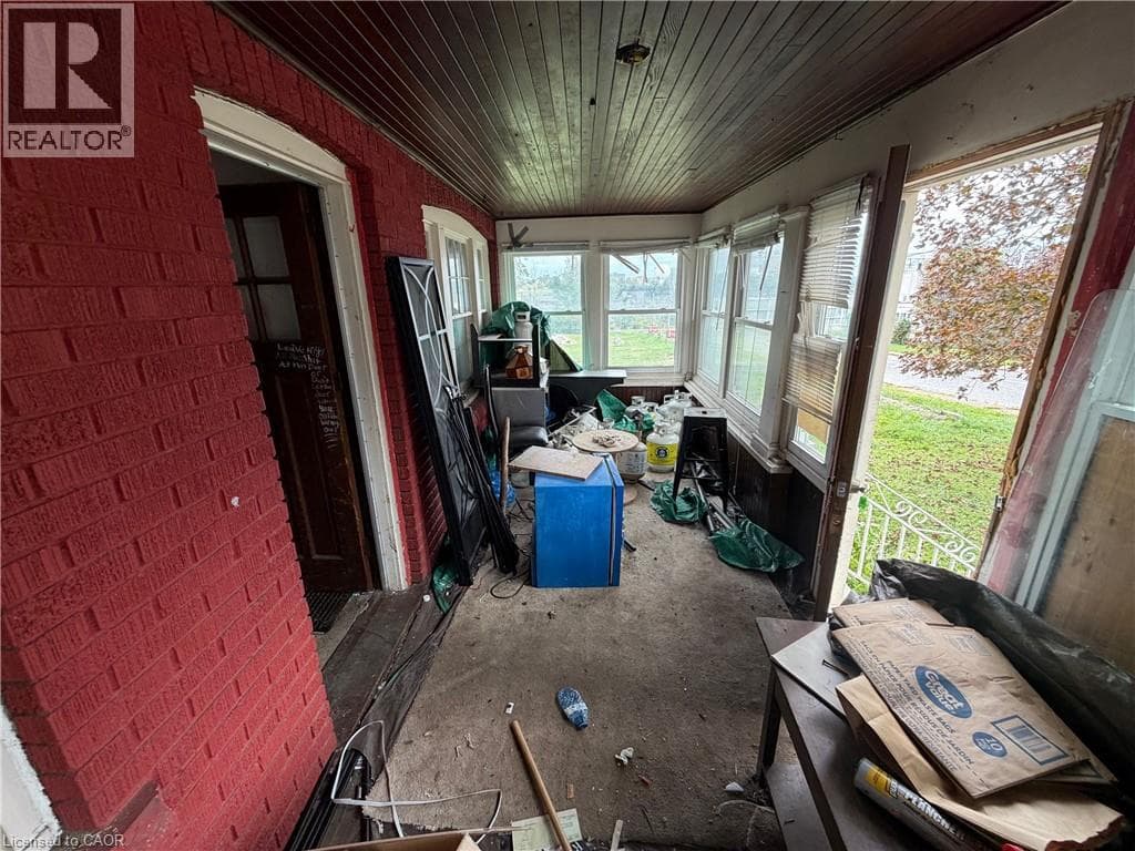 Single Family at 4445 JOHN Street, Niagara Falls, Ontario - Photo 4 - RE/MAX Garden City Realty