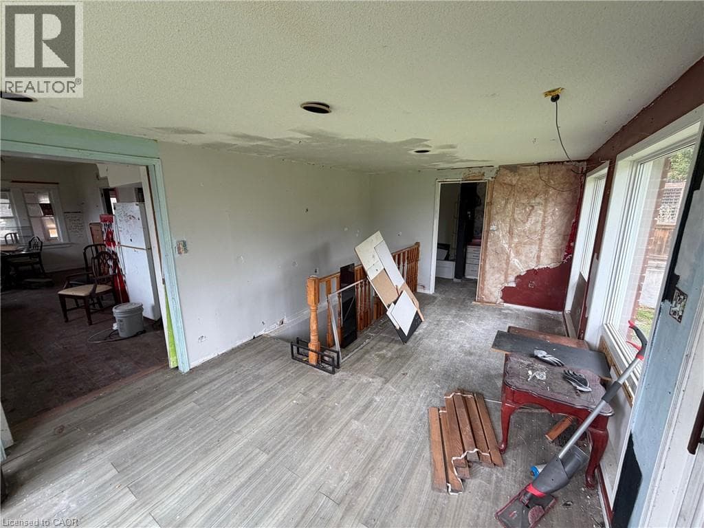 Single Family at 4445 JOHN Street, Niagara Falls, Ontario - Photo 7 - RE/MAX Garden City Realty