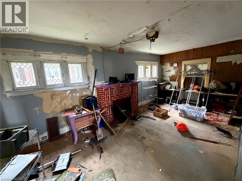 Single Family at 4445 JOHN Street, Niagara Falls, Ontario - Photo 8 - RE/MAX Garden City Realty