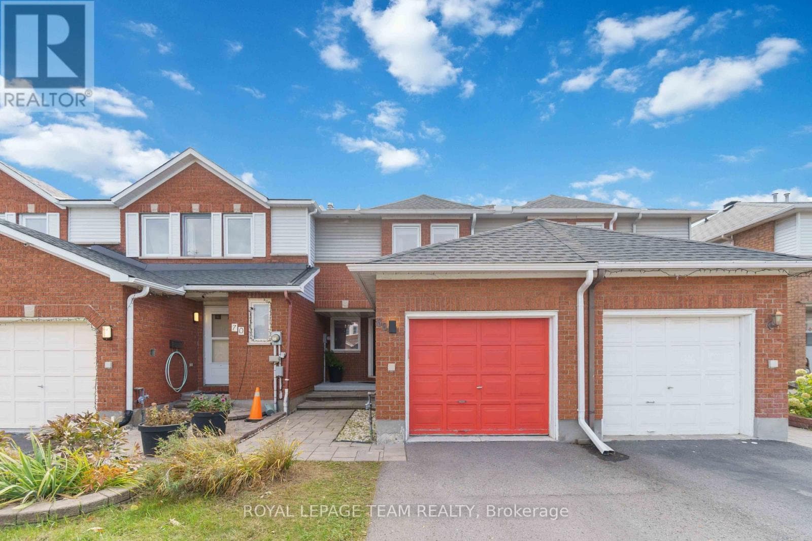 68 Woodbury Crescent