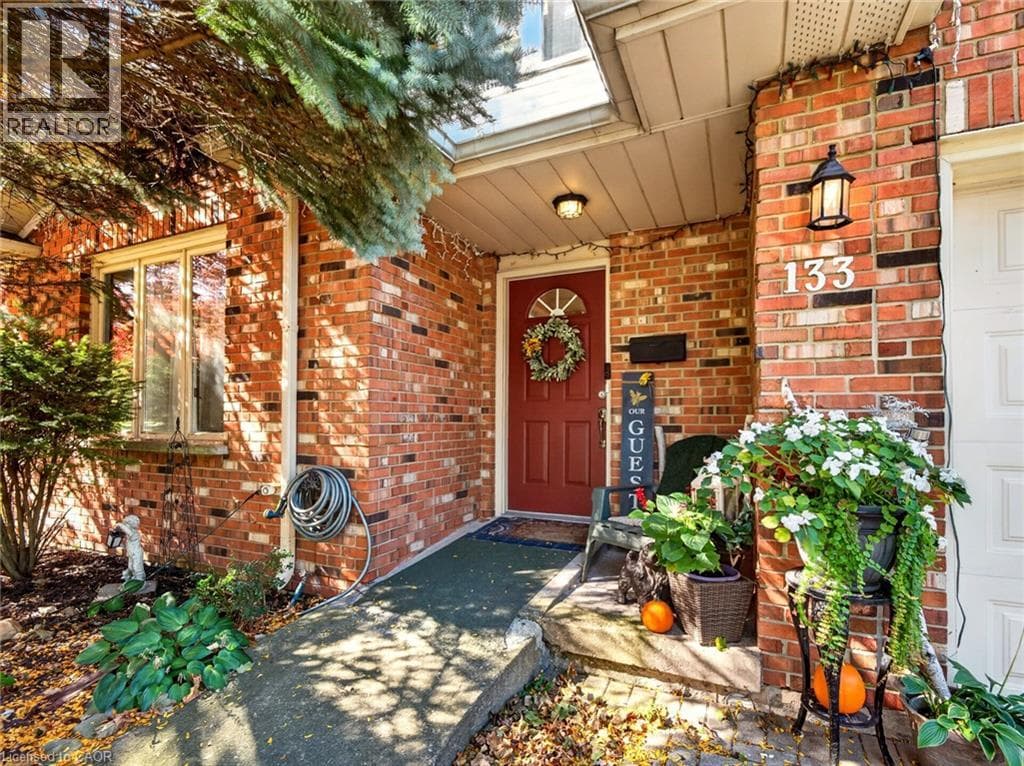 Single Family at 133 LEASIDE Drive, Welland, Ontario - Photo 2 - RE/MAX Garden City Realty