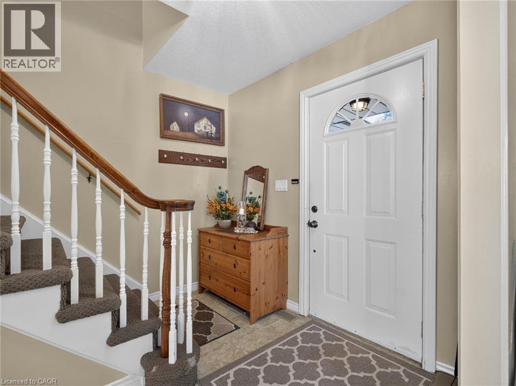 Single Family at 133 LEASIDE Drive, Welland, Ontario - Photo 4 - RE/MAX Garden City Realty
