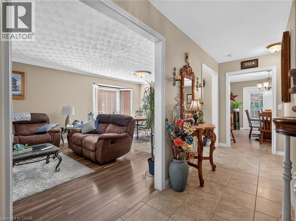 Single Family at 133 LEASIDE Drive, Welland, Ontario - Photo 5 - RE/MAX Garden City Realty