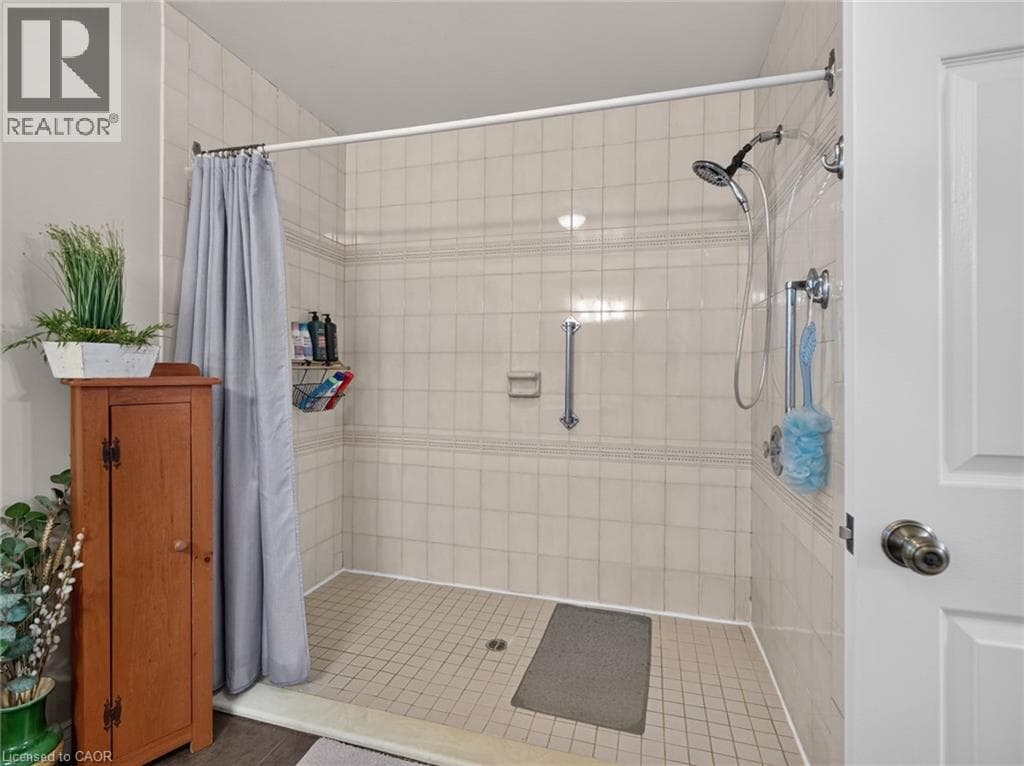 Single Family at 133 LEASIDE Drive, Welland, Ontario - Photo 9 - RE/MAX Garden City Realty