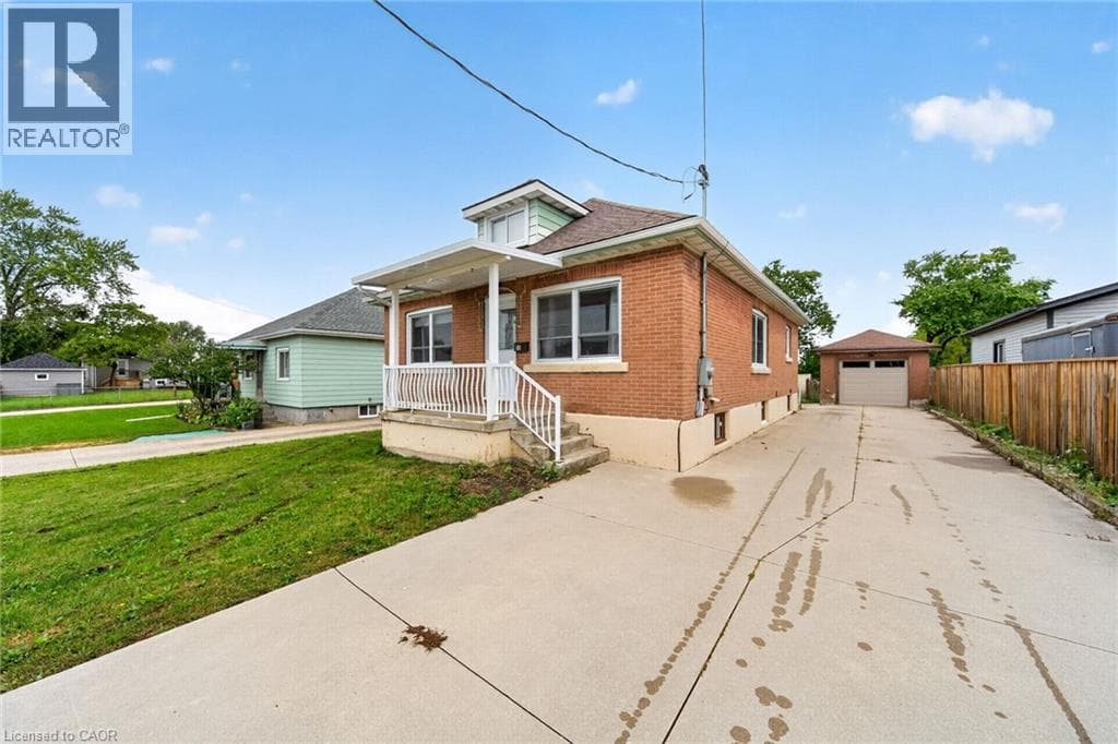 Single Family at 16 GARDEN Street, Thorold, Ontario - Photo 5 - RE/MAX Garden City Realty