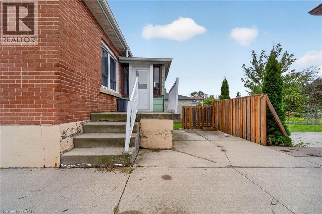 Single Family at 16 GARDEN Street, Thorold, Ontario - Photo 6 - RE/MAX Garden City Realty