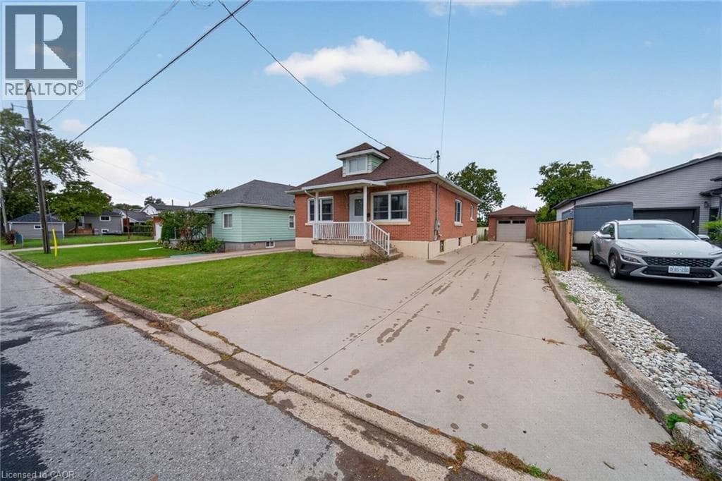 Single Family at 16 GARDEN Street, Thorold, Ontario - Photo 3 - RE/MAX Garden City Realty